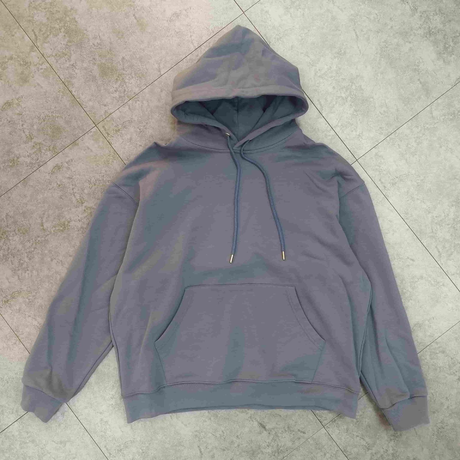 Custom Retro Street-Style 100% Cotton Hoodie, Featuring Embroidery Craft Design and Customizable with Other Processes Moq10
